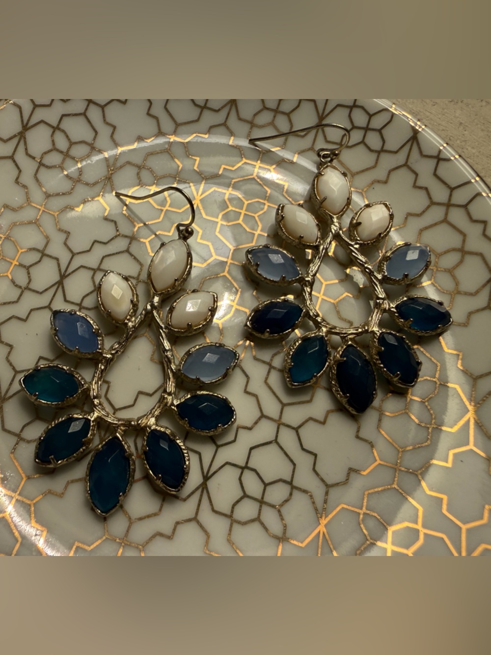 Kendra Scott Nyla Blue and White - Picture 2 of 3